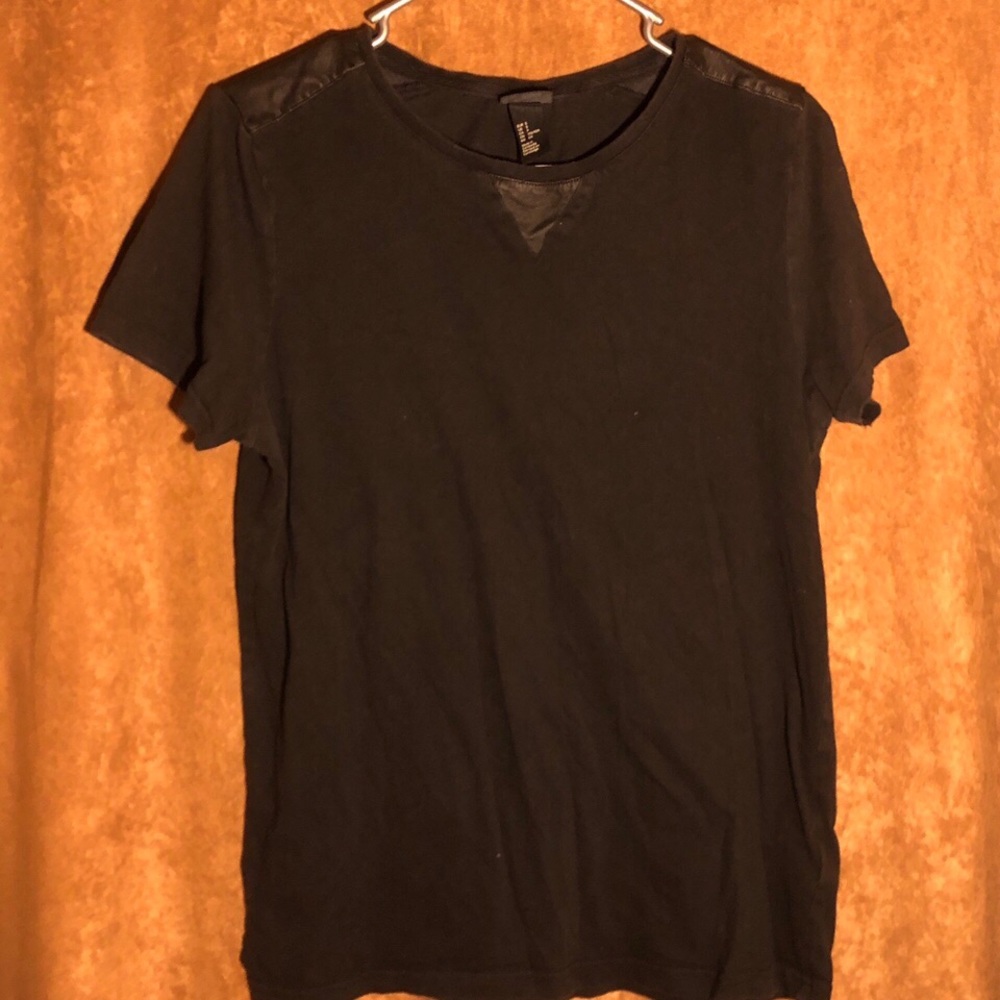 Black tee